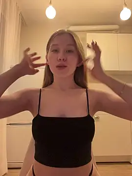 Snapshot of Eva_Weyne chatting on February 18, 7:10 pm Eva Weyne online show from February 18, 7:10 pm