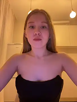 Snapshot of Eva_Weyne chatting on February 19, 8:38 pm Eva Weyne online show from February 19, 8:38 pm