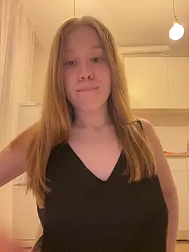 Snapshot of Eva_Weyne chatting on February 20, 9:26 pm Eva Weyne online show from February 20, 9:26 pm