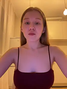 Snapshot of Eva_Weyne chatting on February 21, 9:05 pm Eva Weyne online show from February 21, 9:05 pm