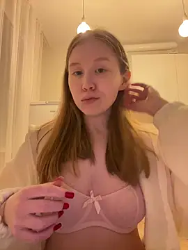 Snapshot of Eva_Weyne chatting on February 25, 8:18 pm Eva Weyne online show from February 25, 8:18 pm