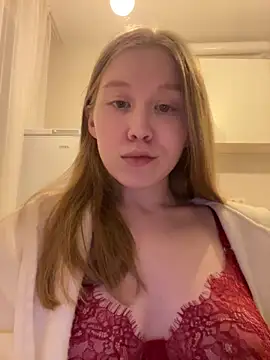 Snapshot of Eva_Weyne chatting on March 3, 8:15 pm Eva Weyne online show from March 3, 8:15 pm