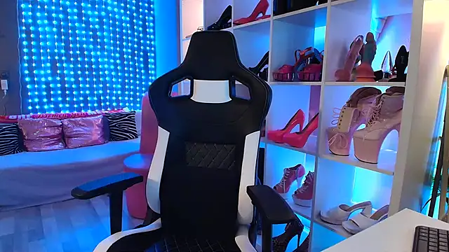 Snapshot of MariellaSun_ chatting on March 11, 5:27 am MariellaSun online show from March 11, 5:27 am