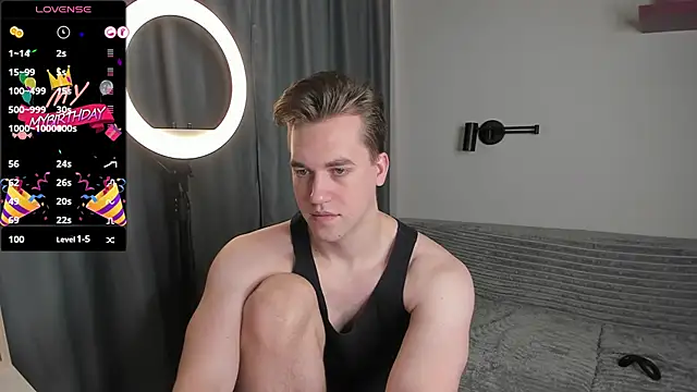 Snapshot of AustinButler chatting on December 4, 9:13 pm AustinButler online show from December 4, 9:13 pm