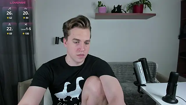 Snapshot of AustinButler chatting on December 14, 7:46 pm AustinButler online show from December 14, 7:46 pm