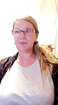 irinamaux online show from February 13, 7:03 am