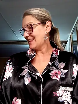 Snapshot of irinamaux chatting on October 10, 4:33 am irinamaux online show from October 10, 4:33 am