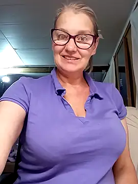 Snapshot of irinamaux chatting on October 14, 2:45 am irinamaux online show from October 14, 2:45 am