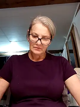 Snapshot of irinamaux chatting on October 26, 6:19 am irinamaux online show from October 26, 6:19 am