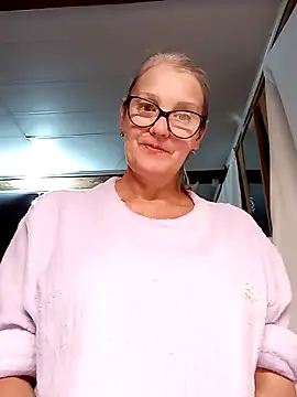 Snapshot of irinamaux chatting on October 27, 4:44 pm irinamaux online show from October 27, 4:44 pm