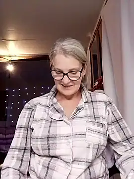 Snapshot of irinamaux chatting on November 5, 4:07 pm irinamaux online show from November 5, 4:07 pm