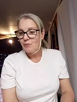 Snapshot of irinamaux chatting on November 6, 6:53 pm irinamaux online show from November 6, 6:53 pm