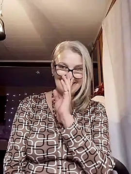 Snapshot of irinamaux chatting on November 8, 7:08 am irinamaux online show from November 8, 7:08 am