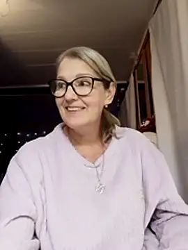 Snapshot of irinamaux chatting on November 9, 8:01 am irinamaux online show from November 9, 8:01 am