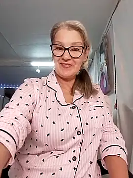 Snapshot of irinamaux chatting on November 18, 5:06 pm irinamaux online show from November 18, 5:06 pm