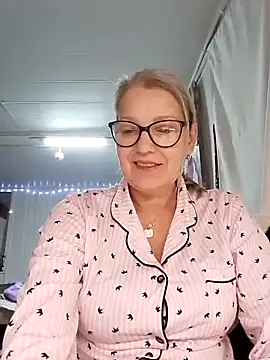 Snapshot of irinamaux chatting on November 19, 5:57 pm irinamaux online show from November 19, 5:57 pm