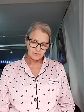 Snapshot of irinamaux chatting on November 22, 9:52 am irinamaux online show from November 22, 9:52 am