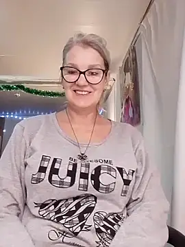 Snapshot of irinamaux chatting on November 28, 12:24 am irinamaux online show from November 28, 12:24 am