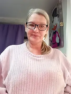 irinamaux online show from February 26, 7:18 am