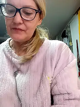 irinamaux online show from April 9, 3:06 am