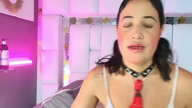 emily madrid online show from November 15, 5:27 am