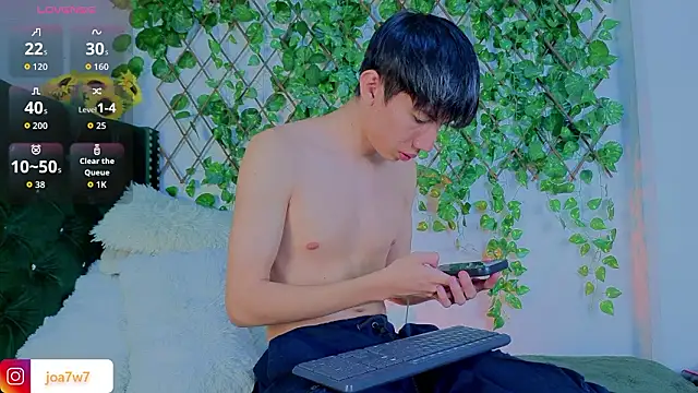 Snapshot of Levii_Ackermann chatting on February 4, 3:23 am Levii Ackermann online show from February 4, 3:23 am