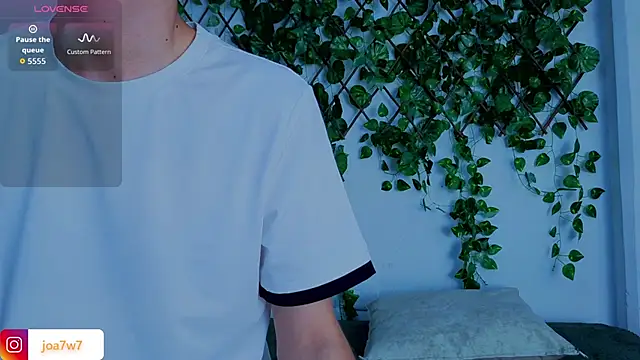 Snapshot of Levii_Ackermann chatting on February 5, 2:22 pm Levii Ackermann online show from February 5, 2:22 pm