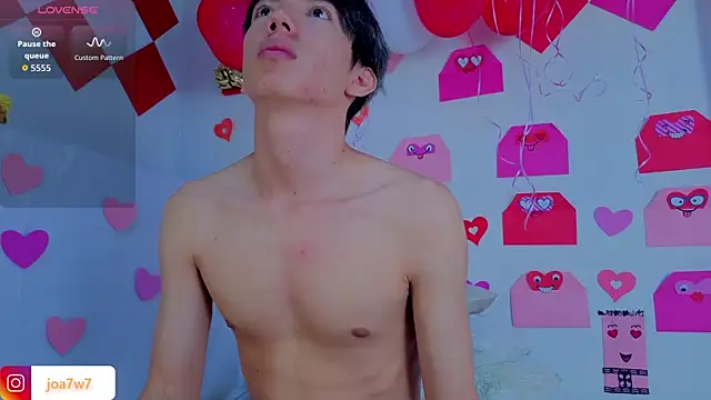 Snapshot of Levii_Ackermann chatting on February 16, 2:13 pm Levii Ackermann online show from February 16, 2:13 pm