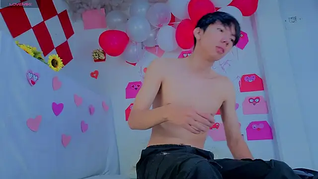 Snapshot of Levii_Ackermann chatting on February 18, 2:35 pm Levii Ackermann online show from February 18, 2:35 pm