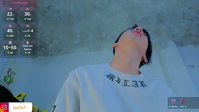 Snapshot of Levii_Ackermann chatting on February 21, 2:18 pm Levii Ackermann online show from February 21, 2:18 pm