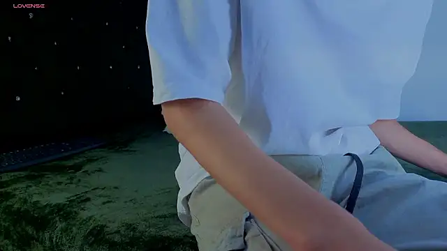 Snapshot of Levii_Ackermann chatting on February 27, 1:55 pm Levii Ackermann online show from February 27, 1:55 pm