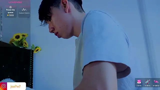 Snapshot of Levii_Ackermann chatting on March 2, 2:24 pm Levii Ackermann online show from March 2, 2:24 pm