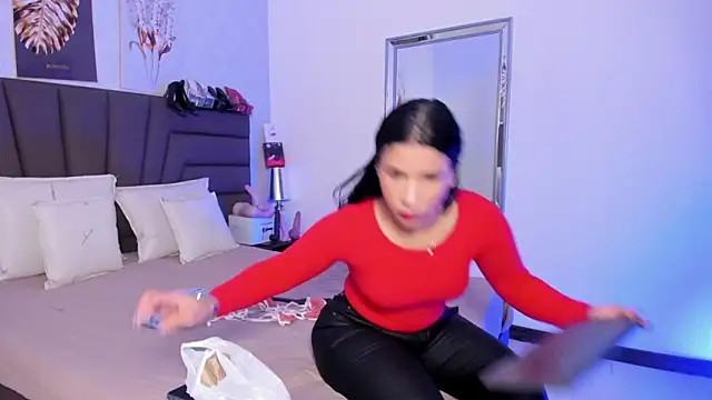 Sofi Perez  online show from March 19, 11:14 am