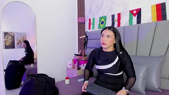 Snapshot of Sofi_Perez_ chatting on June 24, 11:20 am Sofi Perez online show from June 24, 11:20 am