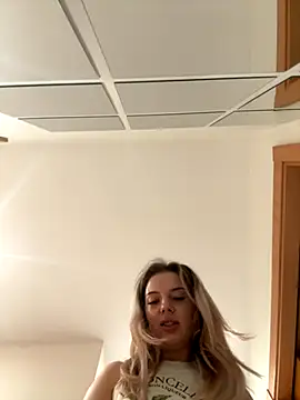 Snapshot of LexyGold chatting on November 7, 8:14 am LexyGold online show from November 7, 8:14 am