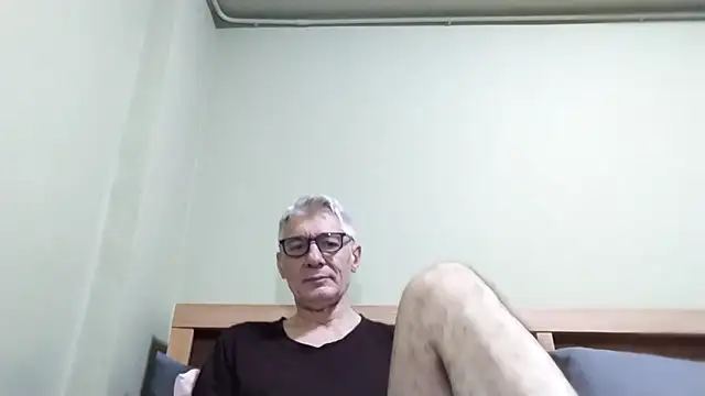 Snapshot of BIGUNCUTHARDCOCK chatting on October 8, 12:08 am BIGUNCUTHARDCOCK online show from October 8, 12:08 am