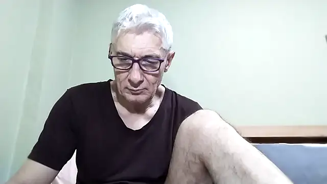 Snapshot of BIGUNCUTHARDCOCK chatting on October 13, 2:22 am BIGUNCUTHARDCOCK online show from October 13, 2:22 am