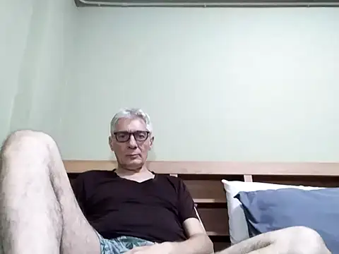 Snapshot of BIGUNCUTHARDCOCK chatting on October 15, 2:28 pm BIGUNCUTHARDCOCK online show from October 15, 2:28 pm