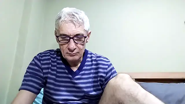 Snapshot of BIGUNCUTHARDCOCK chatting on October 17, 11:40 pm BIGUNCUTHARDCOCK online show from October 17, 11:40 pm