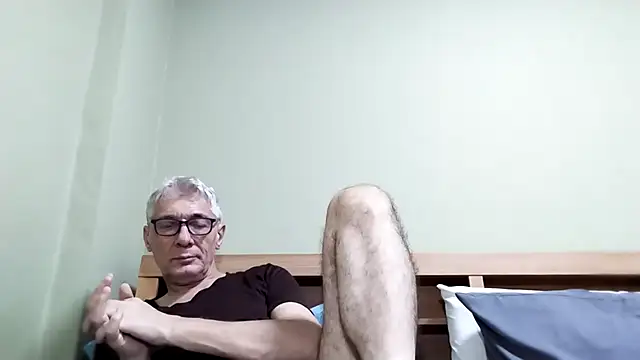 Snapshot of BIGUNCUTHARDCOCK chatting on October 18, 11:44 am BIGUNCUTHARDCOCK online show from October 18, 11:44 am