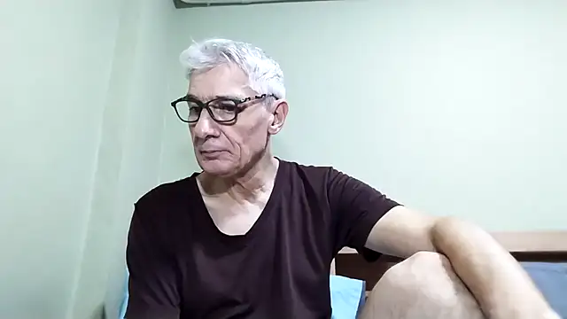 Snapshot of BIGUNCUTHARDCOCK chatting on October 22, 12:33 am BIGUNCUTHARDCOCK online show from October 22, 12:33 am