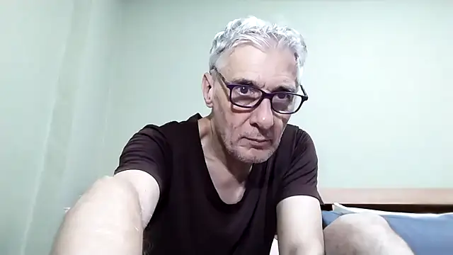 Snapshot of BIGUNCUTHARDCOCK chatting on October 27, 1:09 am BIGUNCUTHARDCOCK online show from October 27, 1:09 am