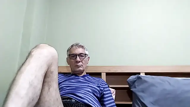 Snapshot of BIGUNCUTHARDCOCK chatting on October 29, 12:57 am BIGUNCUTHARDCOCK online show from October 29, 12:57 am