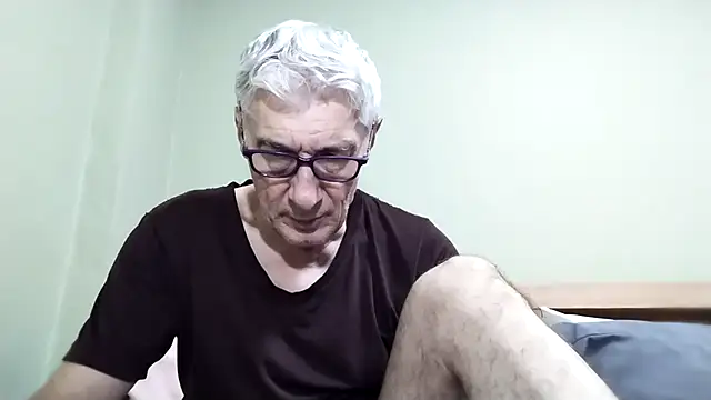 Snapshot of BIGUNCUTHARDCOCK chatting on October 31, 1:17 am BIGUNCUTHARDCOCK online show from October 31, 1:17 am