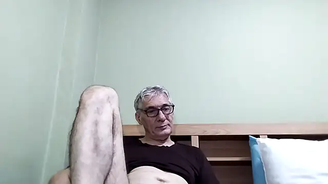 Snapshot of BIGUNCUTHARDCOCK chatting on November 9, 1:48 am BIGUNCUTHARDCOCK online show from November 9, 1:48 am