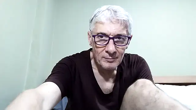 Snapshot of BIGUNCUTHARDCOCK chatting on November 13, 5:06 am BIGUNCUTHARDCOCK online show from November 13, 5:06 am