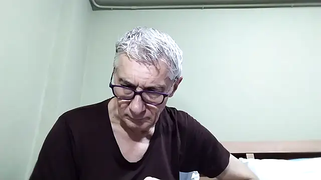 Snapshot of BIGUNCUTHARDCOCK chatting on November 16, 1:33 am BIGUNCUTHARDCOCK online show from November 16, 1:33 am