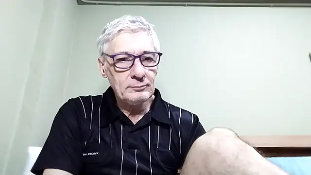 Snapshot of BIGUNCUTHARDCOCK chatting on November 20, 12:00 am BIGUNCUTHARDCOCK online show from November 20, 12:00 am