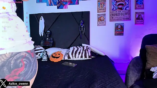 Snapshot of Aliceowenn chatting on October 22, 9:03 pm Aliceowenn online show from October 22, 9:03 pm