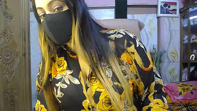 Snapshot of SohanaSabaSexy chatting on May 10, 5:29 pm SohanaSabaSexy online show from May 10, 5:29 pm